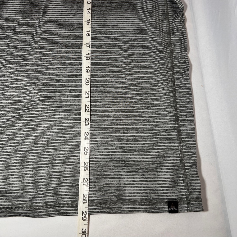 prAna Men’s Performance Tshirt - grey strip - size XL - Picture 6 of 7